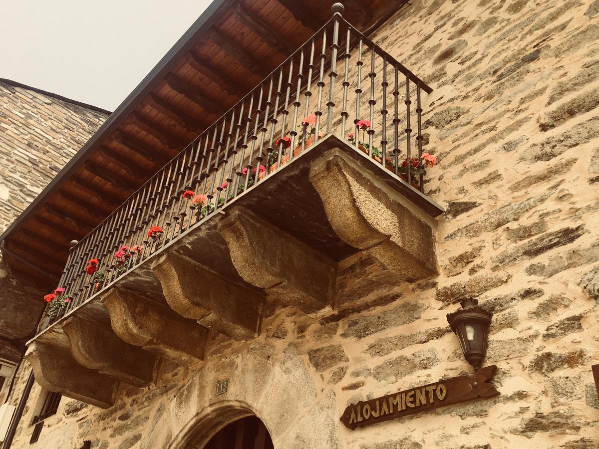 Affittacamere La Hoja De Roble Puebla de Sanabria Esterno foto